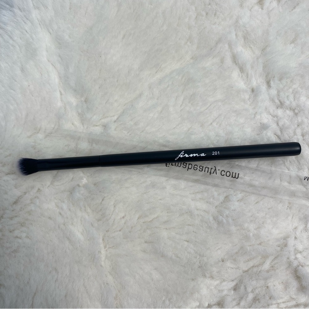 Firma Beauty Flat Oval Blending Brush 201